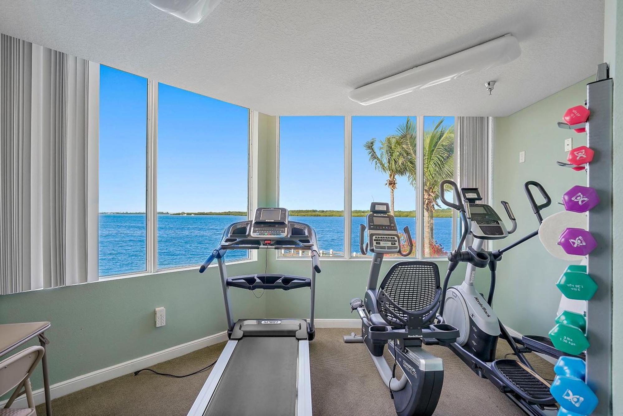 Oceanfront Luxury Condo! Mins To Beach! Rum Bar Next Door! St. Petersburg Exterior photo