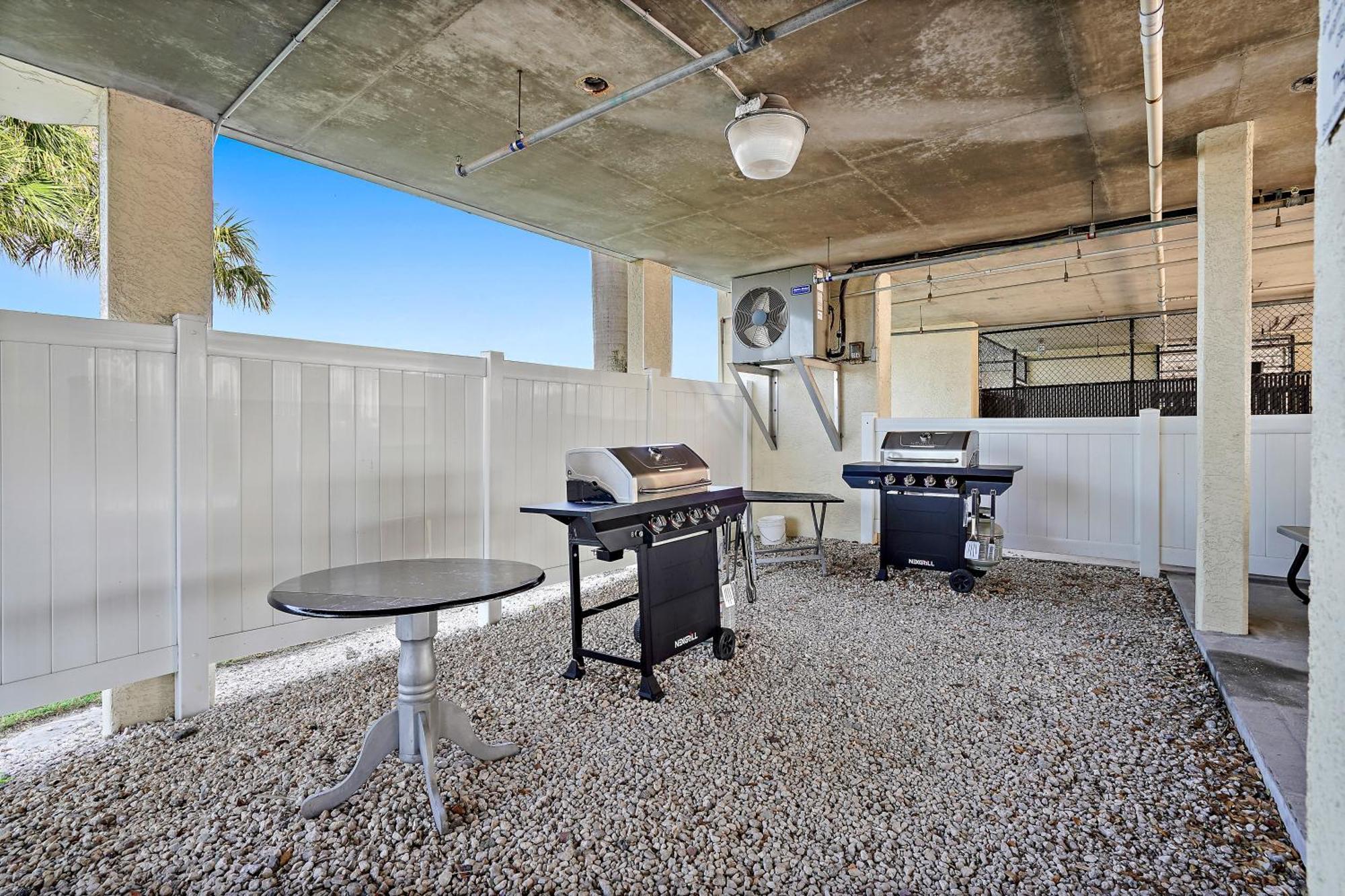 Oceanfront Luxury Condo! Mins To Beach! Rum Bar Next Door! St. Petersburg Exterior photo